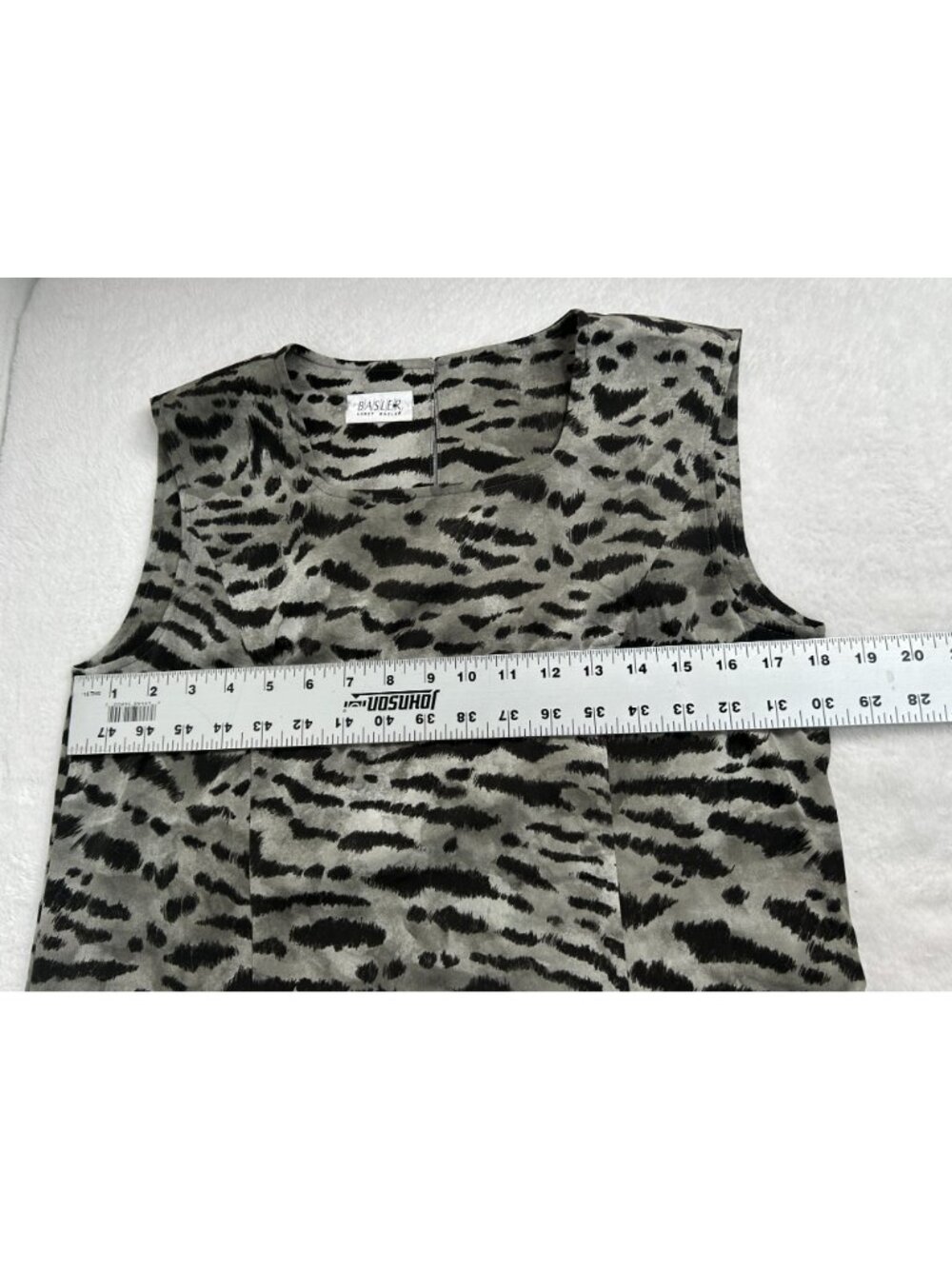 Basler Womens Sleeveless Gray Black Animal Print Tank Top Blouse Size 10 Casual - Picture 8 of 9